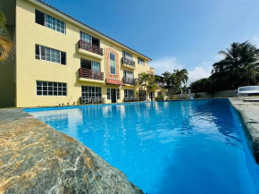 Lovely 2 Bedroom Condo With Pool And Hot Water